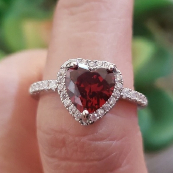 Beautiful Heart Cubic Zirconia Ring - Picture 1 of 3